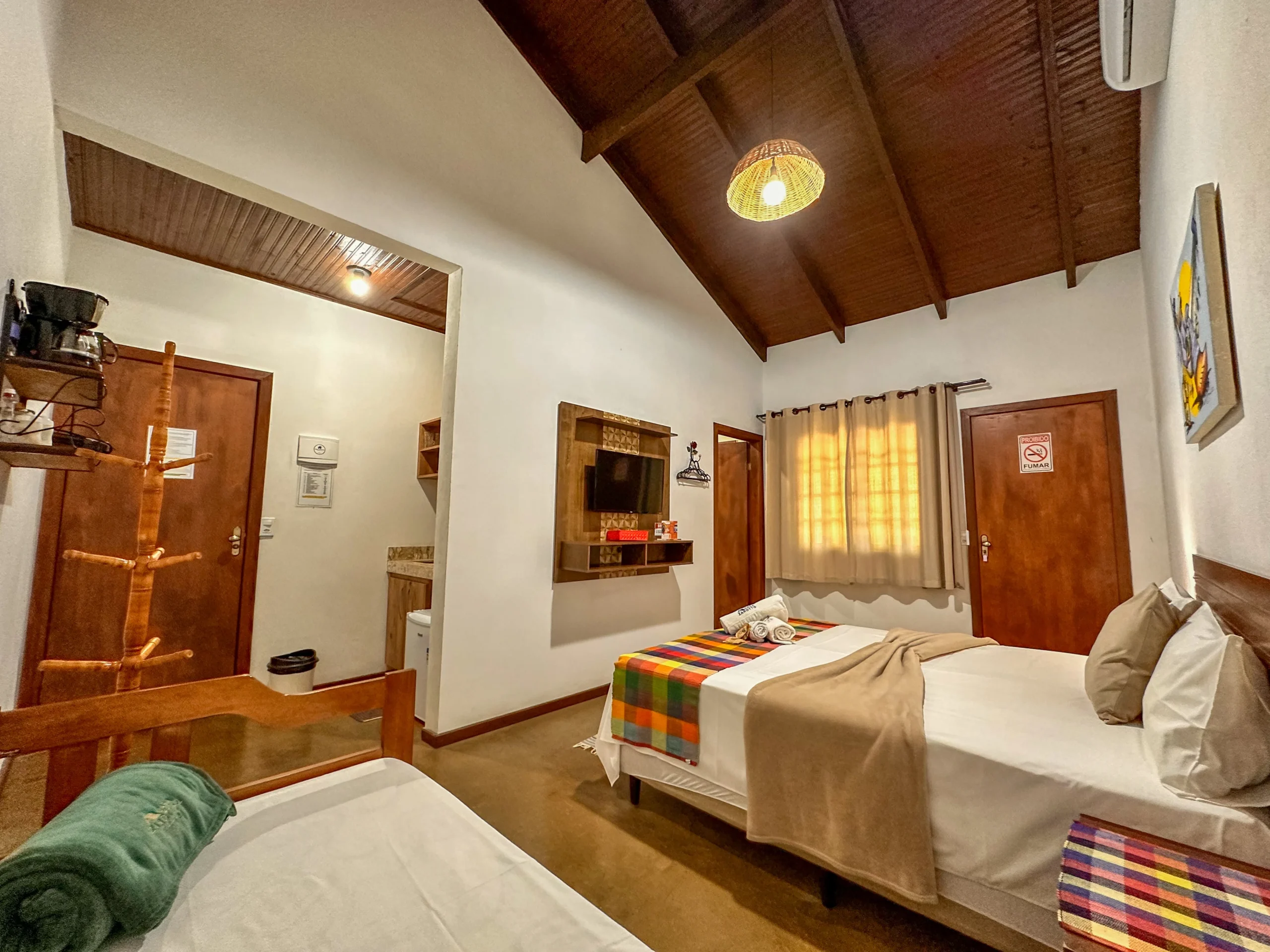 Flat da Villa com cama, enxoval e decoração colorida
